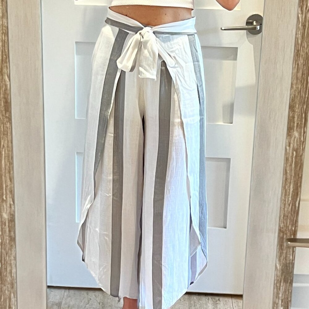 Flowy High Waisted Pants, Size SM, Mahina Boutique Hawaii, Gray and White